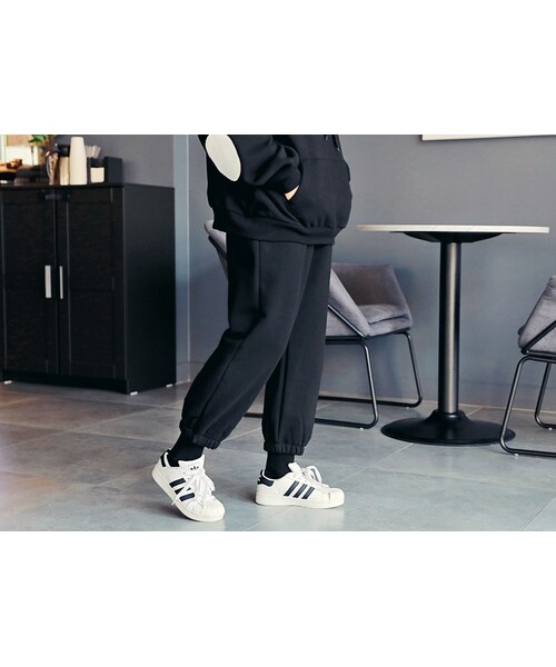 HOTPING（ホッピン）の「オーバーフィット裏起毛スウェットパンツ（その他パンツ・レディース・Grey/Red/Black・フリーサイズ）」の2枚目の写真