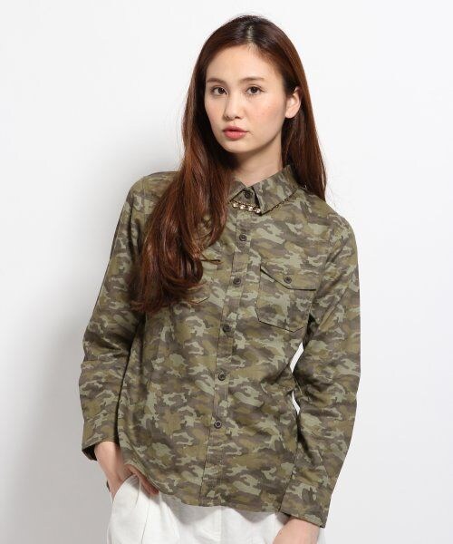 GLOBAL WORK(グローバルワーク)の「バイオカコウミリタリーシャツ(トップス・レディース・カモフラ78/カーキ75・L/M/S)」の2枚目の写真