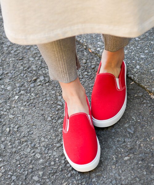 studio CLIP（スタディオクリップ）の「カラーキャンバススリッポン（シューズ・ホワイト/ブラック/レッド/ベージュ）」の3枚目の写真
