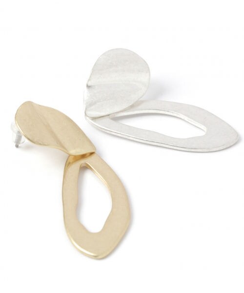 studio CLIP（スタディオクリップ）の「メタルドロッププレートピアス（アクセサリー・ゴールド/シルバー）」の3枚目の写真