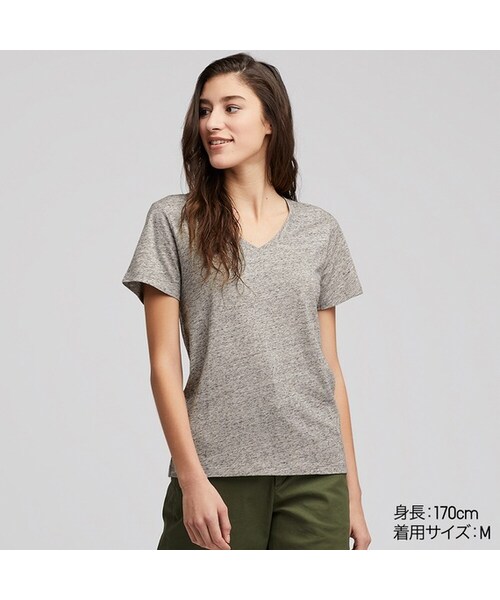 UNIQLO（ユニクロ）の「スーピマコットンVネックＴ（半袖）（Tシャツ/カットソー・レディース・PINK 10/NAVY 69/GREEN 54/BLACK 09/GRAY 06/WHITE 00/MUSTARD 49/BLUE 66・L/XXL/XL/S/3XL/M/XS）」の4枚目の写真