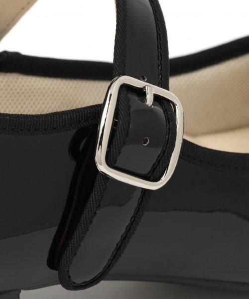 studio CLIP(スタディオクリップ)の「ストラップスクエアパンプス(シューズ・シルバー/ブラック/レッド)」の8枚目の写真