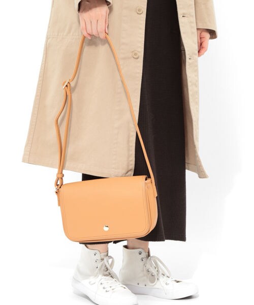 LAKOLE（ラコレ）の「ラウンドショルダーバッグ（バッグ・グレージュ()/ブラック()/キャメル()）」の10枚目の写真