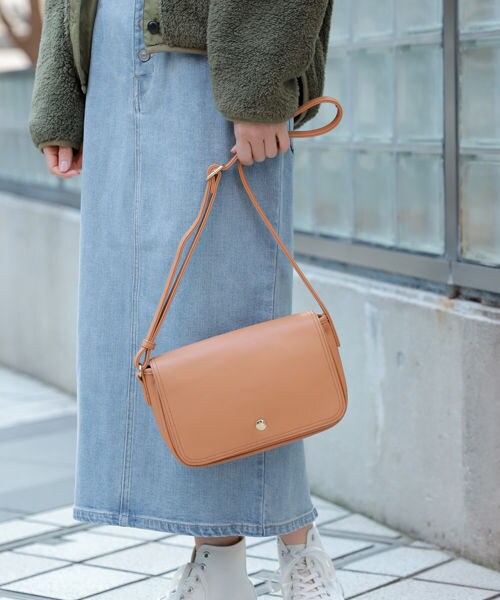 LAKOLE（ラコレ）の「ラウンドショルダーバッグ（バッグ・グレージュ()/ブラック()/キャメル()）」の3枚目の写真