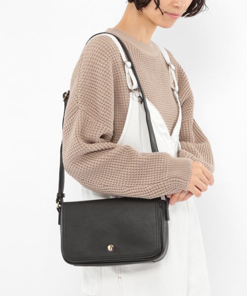 LAKOLE（ラコレ）の「ラウンドショルダーバッグ（バッグ・グレージュ()/ブラック()/キャメル()）」の2枚目の写真