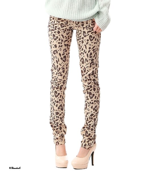 Newlyme（ニューリーミー）の「柄ストレッチスキニーパンツ（パンツ・レディース・モノトーンチェック/ベージュヒョウ/ピンクヒョウ/モノトーンハナガラ/ピンクハナガラ/イエローハナガラ/ブラックドット/ラベンダードット/ベージュドット・3L/LL/L/M/S/XS）」の4枚目の写真