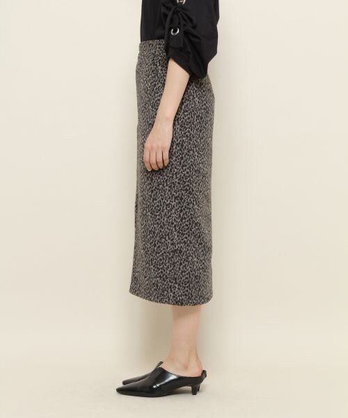 PAGEBOY（ページボーイ）の「起毛ヒョウ柄ナロースカート（スカート・レディース・グレー系/ブラウン系・S/M）」の13枚目の写真