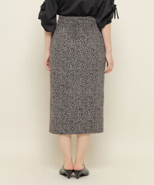 PAGEBOY（ページボーイ）の「起毛ヒョウ柄ナロースカート（スカート・レディース・グレー系/ブラウン系・S/M）」の14枚目の写真