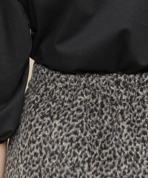 PAGEBOY（ページボーイ）の「起毛ヒョウ柄ナロースカート（スカート・レディース・グレー系/ブラウン系・S/M）」の18枚目の写真