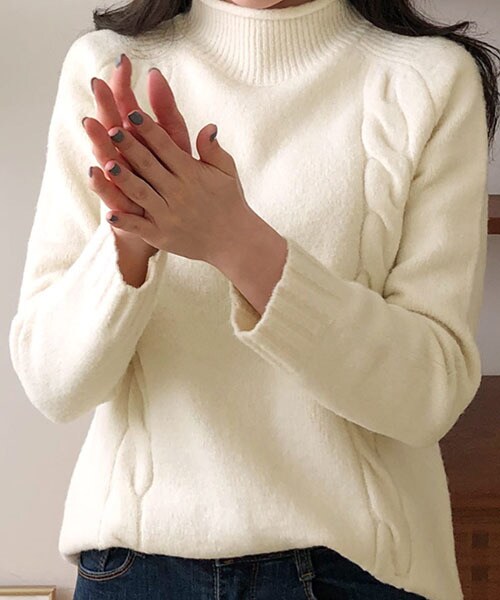 DHOLIC(ディーホリック)の「ロールハイネックツイストラインニット(ニット/セーター・レディース・ベージュ/ホワイト/ブラック/ピンク・FREE)」の2枚目の写真