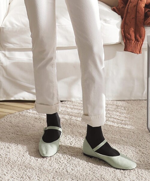 DHOLIC（ディーホリック）の「ストラップスエード調フラットシューズ（パンプス・レディース・ベージュ/グリーン/ブラック/ピンク/グレー/レッド・225/230/235/240/245/250）」の4枚目の写真