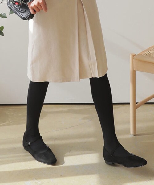 DHOLIC（ディーホリック）の「ストラップスエード調フラットシューズ（パンプス・レディース・ベージュ/グリーン/ブラック/ピンク/グレー/レッド・225/230/235/240/245/250）」の2枚目の写真