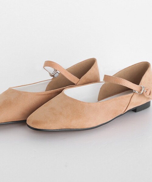 DHOLIC（ディーホリック）の「ストラップスエード調フラットシューズ（パンプス・レディース・ベージュ/グリーン/ブラック/ピンク/グレー/レッド・225/230/235/240/245/250）」の5枚目の写真