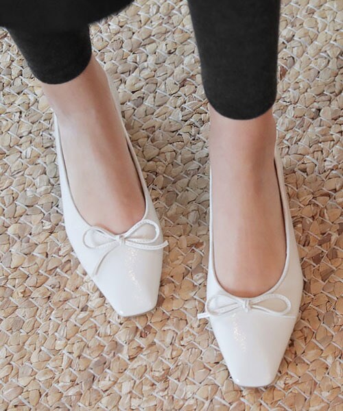DHOLIC(ディーホリック)の「スクエアトゥローヒールリボンシューズ(バレエシューズ・レディース・ピンク/パープル/ブラック/ホワイト/イエロー/レッド・230/235/240/245/250)」の2枚目の写真