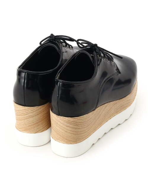 OZOC(オゾック)の「◆厚底シャークソールレースアップシューズ(シューズ・レディース・ブラック(019)/ブラウン(142)・25(22.5cm)/35(23.5cm)/45(24.5cm))」の4枚目の写真