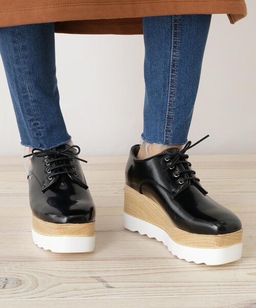 OZOC(オゾック)の「◆厚底シャークソールレースアップシューズ(シューズ・レディース・ブラック(019)/ブラウン(142)・25(22.5cm)/35(23.5cm)/45(24.5cm))」の7枚目の写真