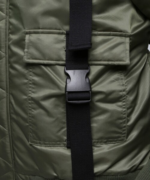 LEGENDA（レジェンダ）の「パラシュートストラップ付きボンバー
