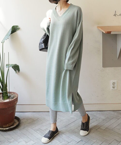 DHOLIC（ディーホリック）の「Vネックスリットニットワンピース（ワンピース・レディース・ブラウン/グリーン/ホワイト/ブラック・FREE）」の4枚目の写真