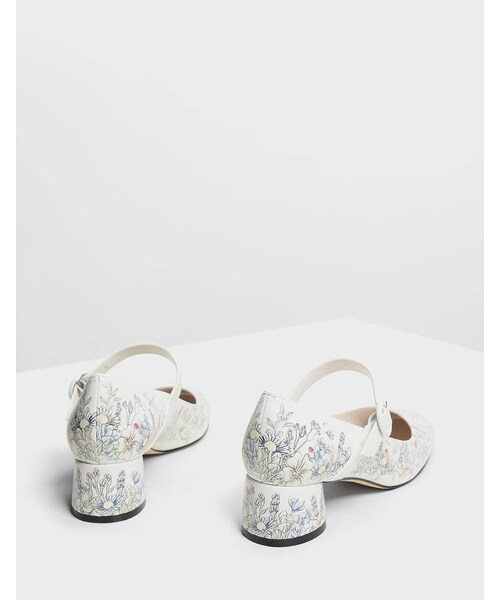 CHARLES & KEITH（チャールズ & キース）の「Floral Printed Detail Mary Jane Heels（シューズ・レディース・White・34/35/36/37/38/39/40/41）」の4枚目の写真
