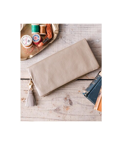 IEDIT（イディット）の「IEDIT[イディット] SELECT やわらかマットレザーで手になじむ 長く使いこみたい本革長財布〈ベージュ〉（バッグ・財布・靴 > 財布・ポーチ > 財布・レディース・ベージュ）」の3枚目の写真