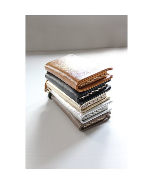 IEDIT（イディット）の「IEDIT[イディット] SELECT やわらかマットレザーで手になじむ 長く使いこみたい本革長財布〈ベージュ〉（バッグ・財布・靴 > 財布・ポーチ > 財布・レディース・ベージュ）」の5枚目の写真