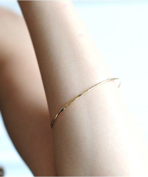 les desseins de DIEU（レデッサンドゥデュー）の「レ デッサン ドゥ デュー 917 ソリッドゴールド 金線 バングル 1.5ミリ ダイヤ無し（バングル/リストバンド・レディース・ゴールド・19cm）」の3枚目の写真
