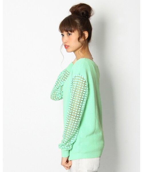 VICKY(ビッキー)の「袖レース使いプルオーバーニット(トップス・レディース・オフホワイト/ブラック/グリーン/グレージュ・M)」の6枚目の写真