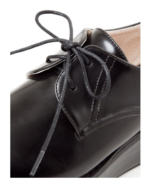 earth music&ecology（アースミュージックアンドエコロジー）の「厚底メンズライクシューズ（パンプス・レディース・ブラック/ホワイト・25cm）」の6枚目の写真