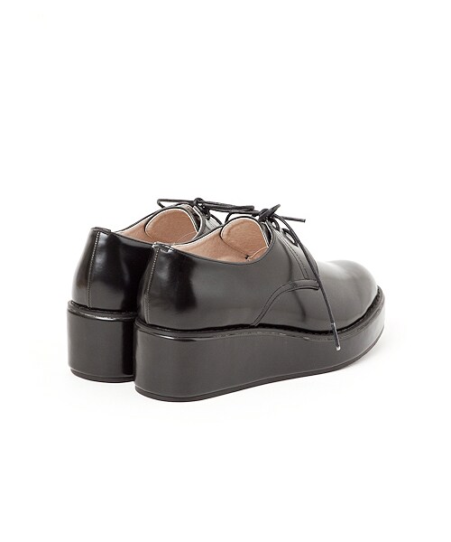 earth music&ecology（アースミュージックアンドエコロジー）の「厚底メンズライクシューズ（パンプス・レディース・ブラック/ホワイト・25cm）」の4枚目の写真