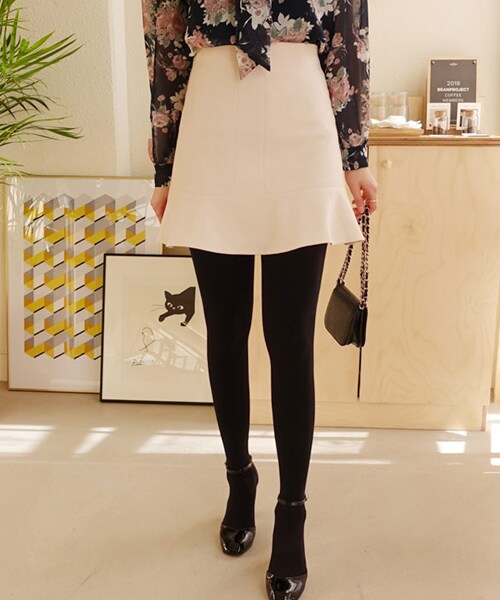 DHOLIC(ディーホリック)の「ステッチフレアヘムミニスカート(スカート・レディース・ホワイト/ピンク/ブラック・S/M)」の1枚目の写真