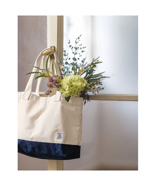 Sunny clouds(サニークラウズ)の「サニークラウズ マリンなキャンバスバッグ(バッグ・財布・靴 > バッグ > その他バッグ・レディース・ホワイト/ネイビー)」の2枚目の写真