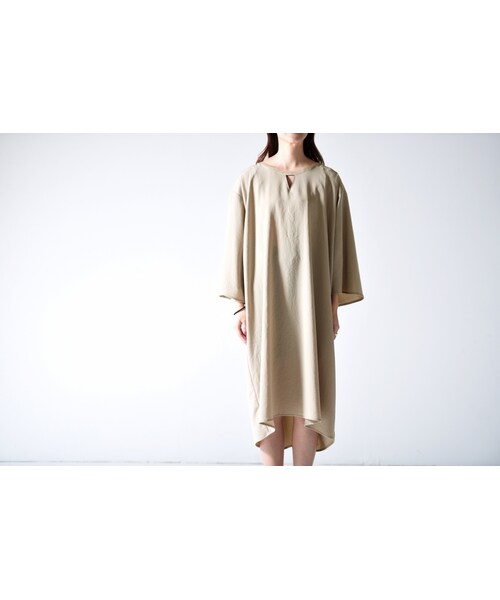 my beautiful landlet(マイビューティフルランドレット)の「VOAAOV ヴィンテージ加工バックタックワンピース beige(ワンピース・レディース・ベージュ・F)」の1枚目の写真