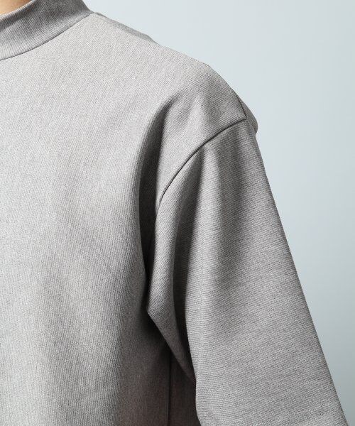 HARE（ハレ）の「ポンチハイネックプルオーバー５分袖（トップス・メンズ・グレー/ネイビー/オフホワイト・Ｍ/Ｓ）」の7枚目の写真