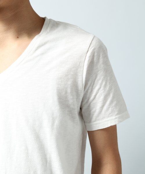 HARE（ハレ）の「スラブＶネックカットソー（トップス・メンズ・グレー/ネイビー/オフホワイト/グリーン/ブルー・Ｌ/Ｍ/Ｓ）」の9枚目の写真