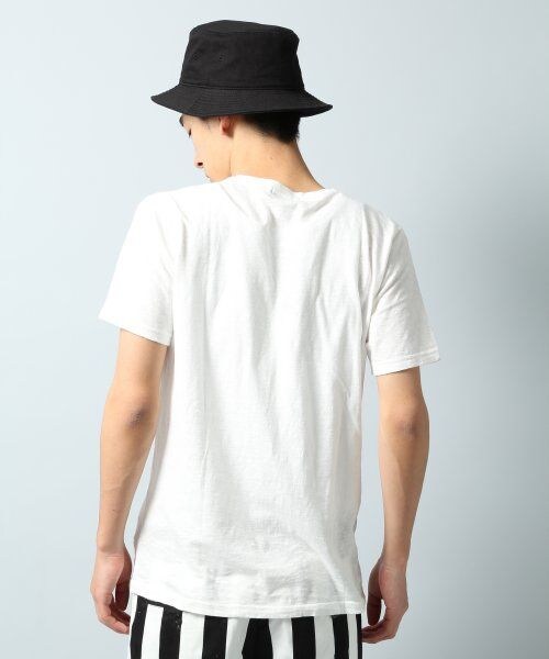 HARE（ハレ）の「スラブＶネックカットソー（トップス・メンズ・グレー/ネイビー/オフホワイト/グリーン/ブルー・Ｌ/Ｍ/Ｓ）」の7枚目の写真