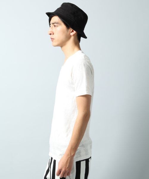 HARE（ハレ）の「スラブＶネックカットソー（トップス・メンズ・グレー/ネイビー/オフホワイト/グリーン/ブルー・Ｌ/Ｍ/Ｓ）」の6枚目の写真