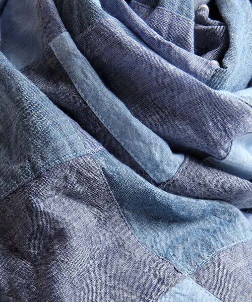 Engineered Garments（エンジニアードガーメンツ）の「Scarf (Chambray Patchwork)（ファッション雑貨・メンズ・ブルー・ONE SIZE）」の4枚目の写真