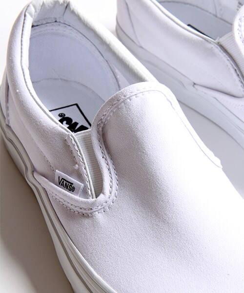 VANS（バンズ）の「CLASSIC SLIP-ON（シューズ・メンズ・ホワイト/オフホワイト/ブラック/ネイビー・8/9/10）」の11枚目の写真