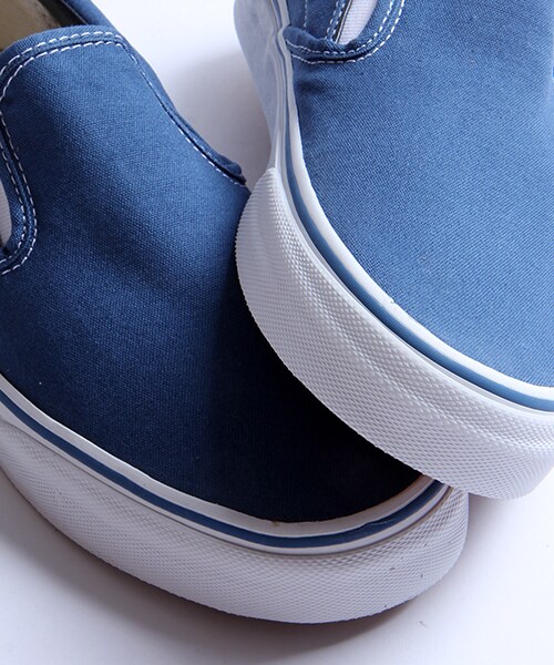 VANS（バンズ）の「CLASSIC SLIP-ON（シューズ・メンズ・ホワイト/オフホワイト/ブラック/ネイビー・8/9/10）」の9枚目の写真