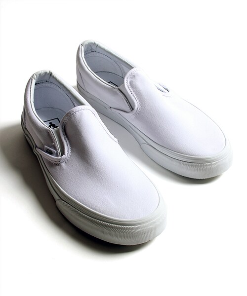VANS（バンズ）の「CLASSIC SLIP-ON（シューズ・メンズ・ホワイト/オフホワイト/ブラック/ネイビー・8/9/10）」の2枚目の写真