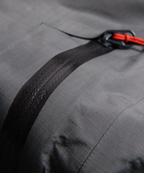 ARC'TERYX(アークテリクス)の「Beta SL Jacket(ジャケット/アウター・メンズ・グレー/ブラック/レッド・S/M)」の10枚目の写真