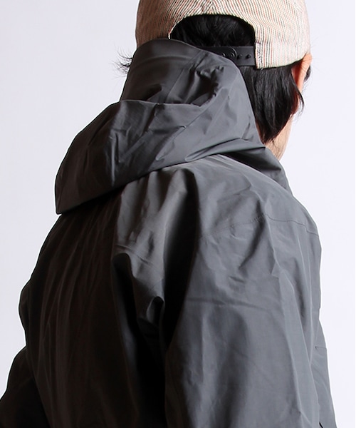 ARC'TERYX(アークテリクス)の「Beta SL Jacket(ジャケット/アウター・メンズ・グレー/ブラック/レッド・S/M)」の17枚目の写真
