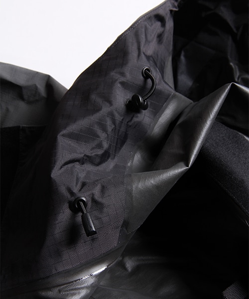 ARC'TERYX(アークテリクス)の「Beta SL Jacket(ジャケット/アウター・メンズ・グレー/ブラック/レッド・S/M)」の14枚目の写真