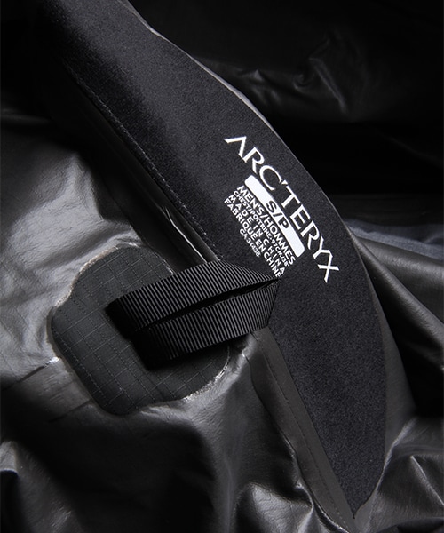 ARC'TERYX(アークテリクス)の「Beta SL Jacket(ジャケット/アウター・メンズ・グレー/ブラック/レッド・S/M)」の11枚目の写真