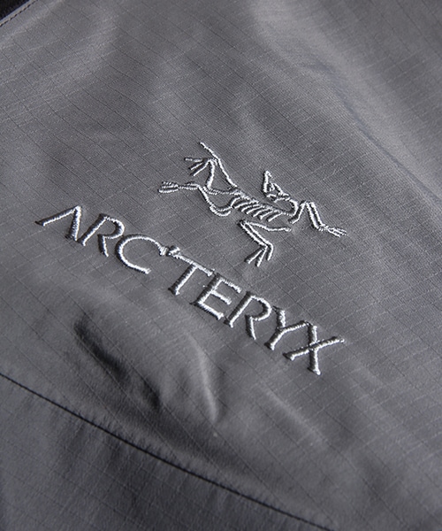 ARC'TERYX(アークテリクス)の「Beta SL Jacket(ジャケット/アウター・メンズ・グレー/ブラック/レッド・S/M)」の7枚目の写真