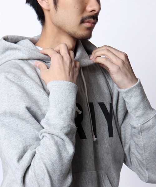 Champion（チャンピオン）の「別注リバースウィーブプルオーバーパーカー（トップス・メンズ・グレー/ブラック/ネイビー・S/M/L）」の6枚目の写真