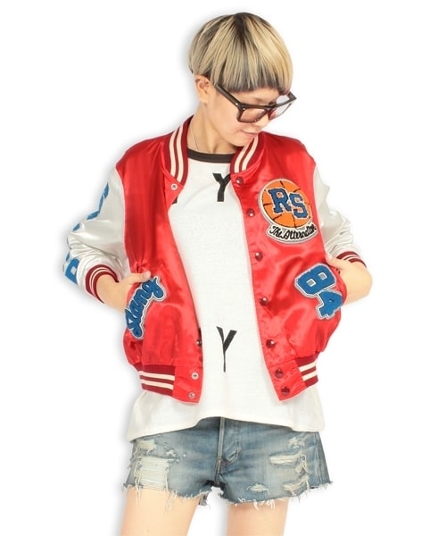 RNA（アールエヌエー）の「SLANGSスタジャン（ジャケット/アウター・レディース・モスグリーン/レッド・M）」の2枚目の写真