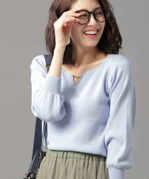 Andemiu（アンデミュウ）の「フロントアクセツキニット7分袖（トップス・オフホワイト/ピンク/ブルー/ネイビー）」の3枚目の写真