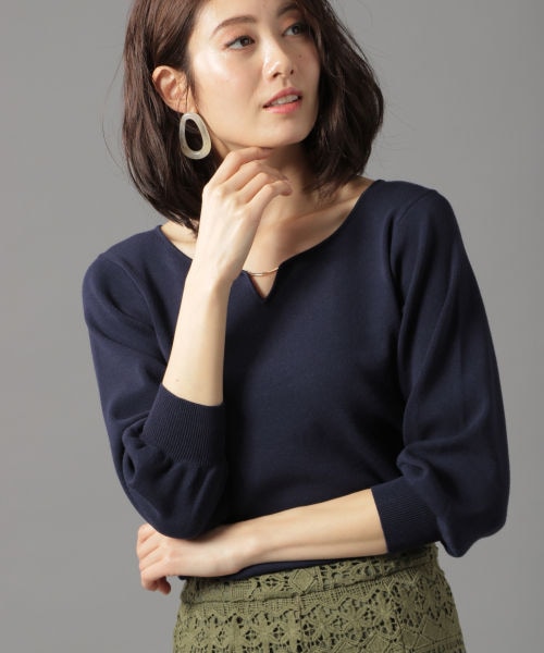 Andemiu（アンデミュウ）の「フロントアクセツキニット7分袖（トップス・オフホワイト/ピンク/ブルー/ネイビー）」の4枚目の写真