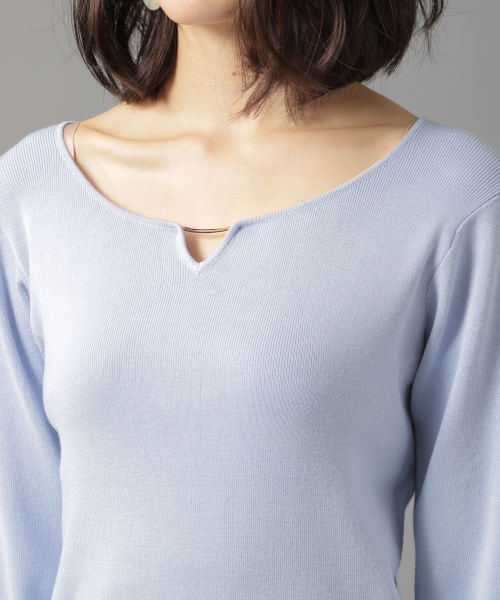Andemiu（アンデミュウ）の「フロントアクセツキニット7分袖（トップス・オフホワイト/ピンク/ブルー/ネイビー）」の11枚目の写真